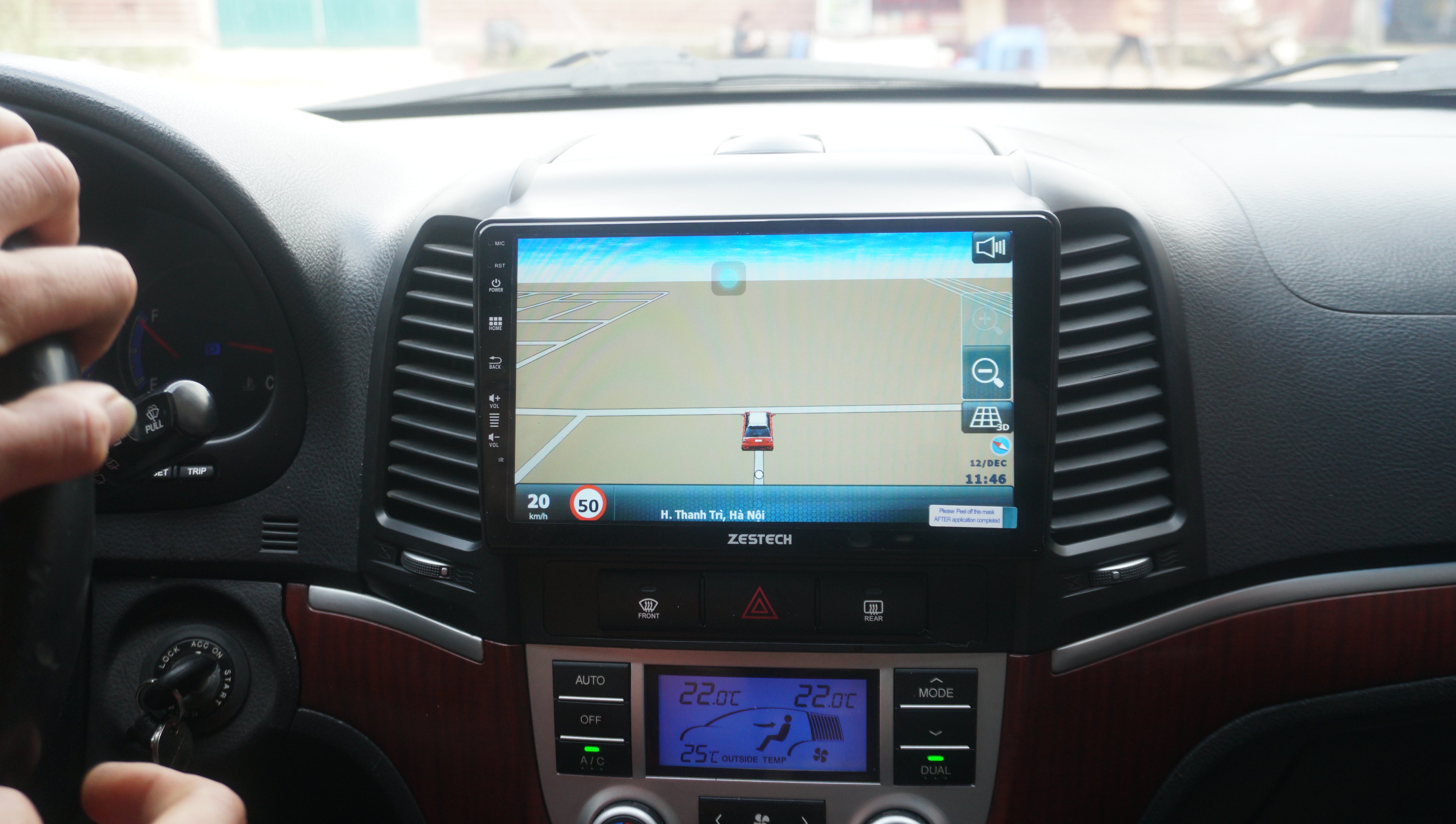 Lái xe an toàn và thông minh hơn với màn hình ô tô Zestech Z800 Pro