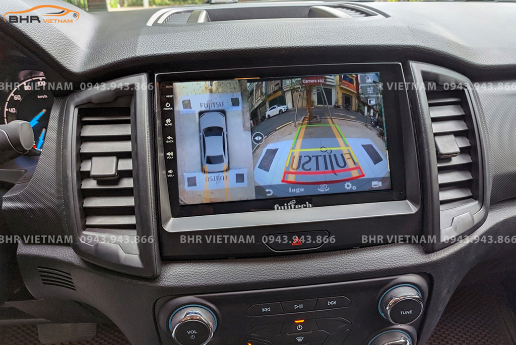 Hình ảnh quan sát từ camera sau trên màn hình DVD Fujitech 360 Ford Explorer 2016 - nay