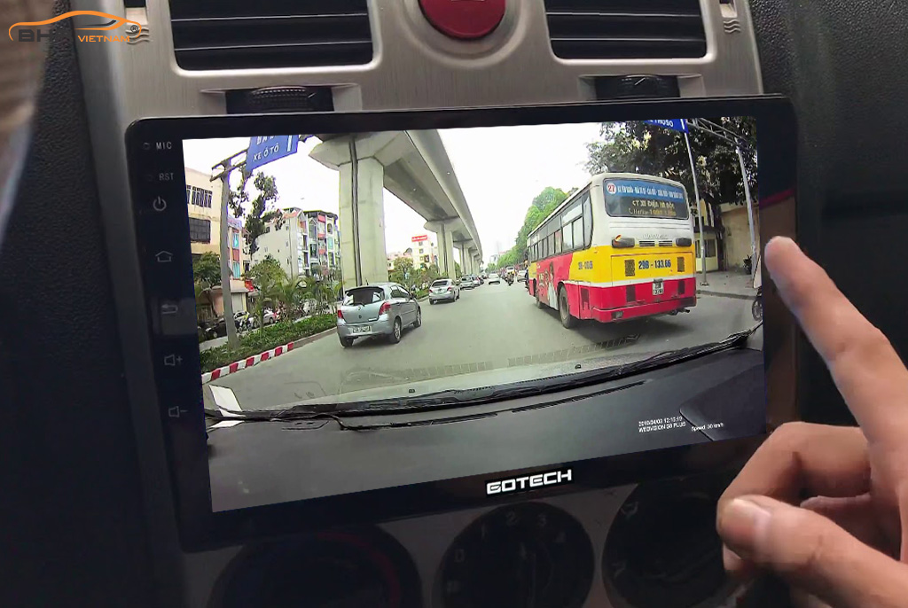 Tích hợp các thiết bị ngoại vi: camera lùi, camera 360, cảm biến áp suất lốp trên màn hình Gotech GT6 New Hyundai Getz 2002 - 2011
