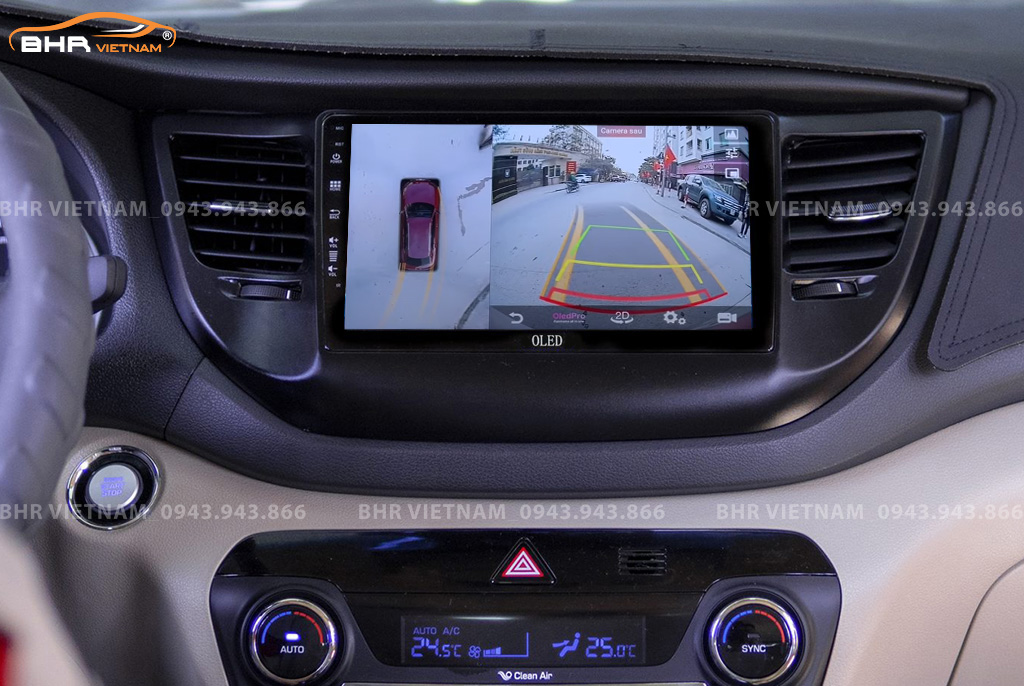 Hình ảnh quan sát từ camera sau trên màn hình DVD Oled C8S Hyundai Tucson 2015 - 2018
