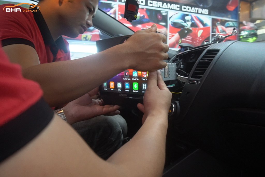 Lắp đặt màn hình Android ô tô mới lên xe