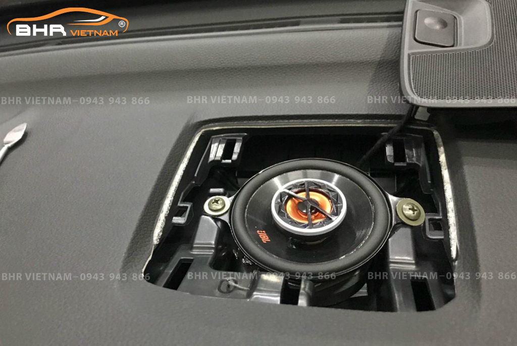 Độ loa Sub trung tâm cho xe Honda CRV