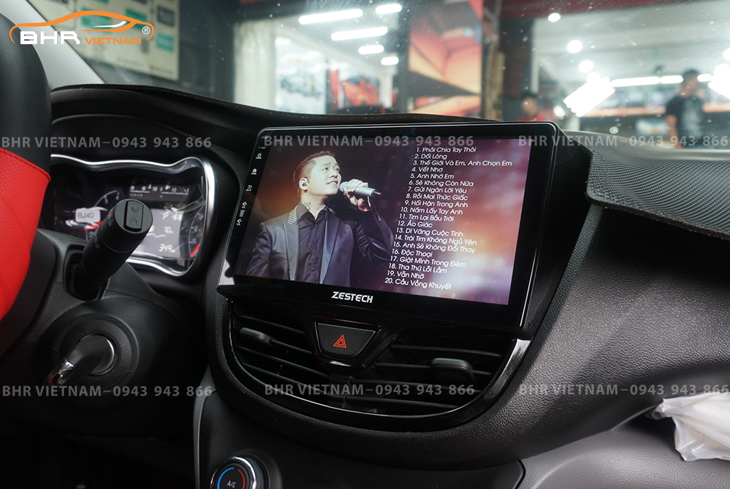 Hình ảnh lắp đặt màn hình DVD ô tô cho xe Vinfast Fadil